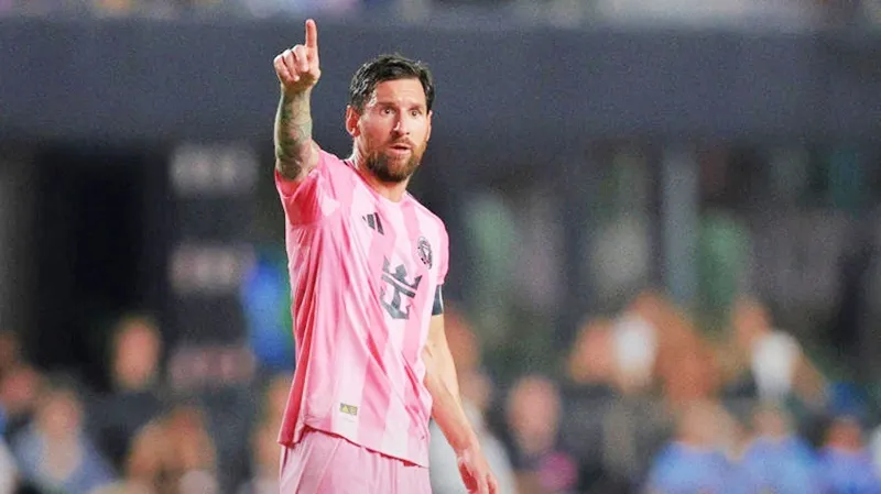 Lionel Messi không được nghỉ ngơi trong bối cảnh mùa giải chính thức diễn ra căng thẳng.