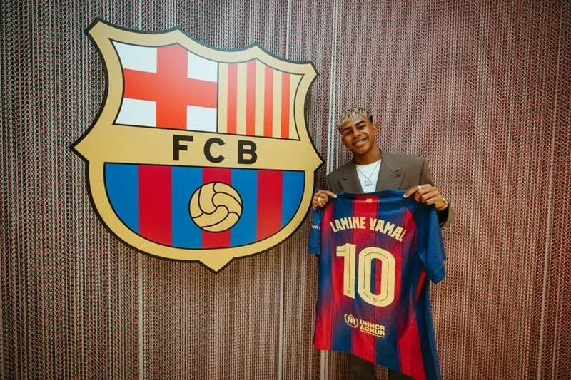 Barcelona bỏ túi 10 triệu euro khi mở bán chiếc áo số 10 của Lamine Yamal