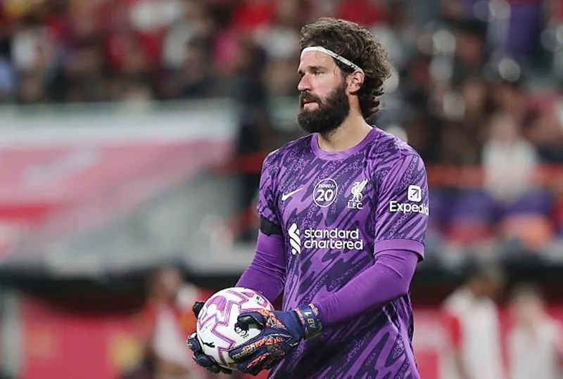 Alisson Becker chỉ thi đấu 45 phút trong chuyến du đấu 2 trận của Liverpool tại châu Á.
