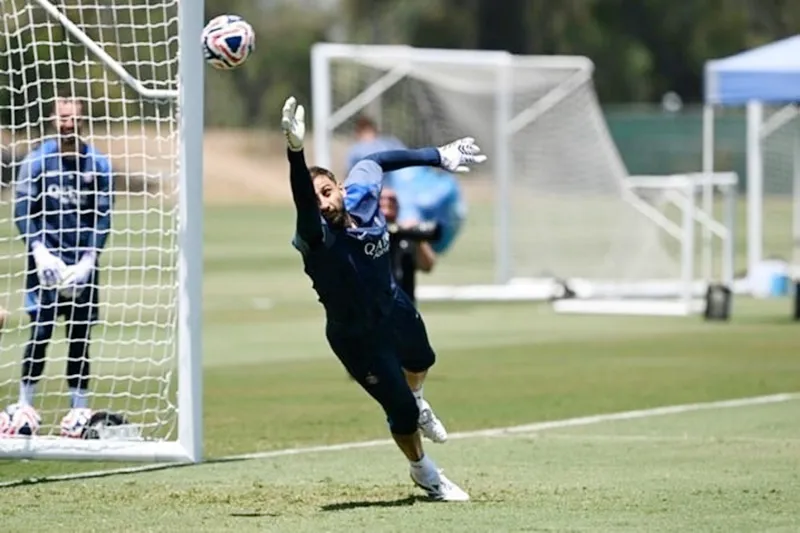 HLV Luis Enrique đã loại Donnarumma khỏi đội hình thi đấu trận Siêu cúp với Tottenham