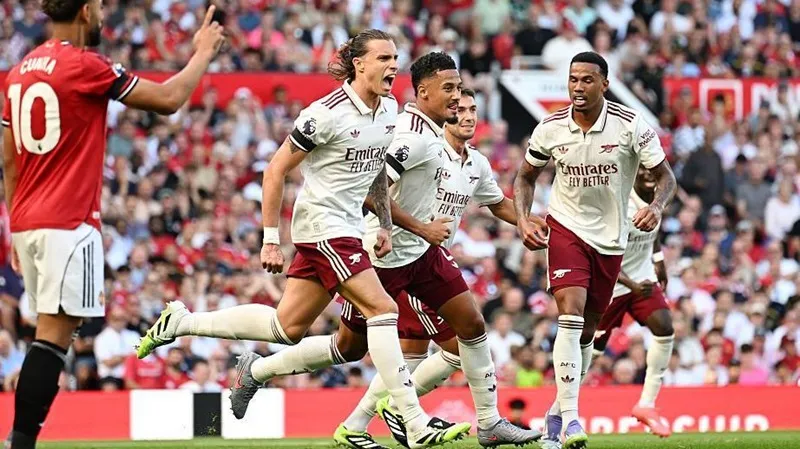 Hậu vệ Riccardo Calafiori ghi bàn thắng duy nhất giúp Arsenal thắng 1-0 tại Man.United.