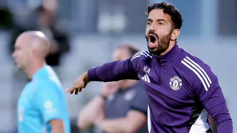 HLV Ruben Amorim chỉ trích các cầu thủ sau khi Man.United nhận một trong những trận thua đáng xấu hổ nhất trong lịch sử.