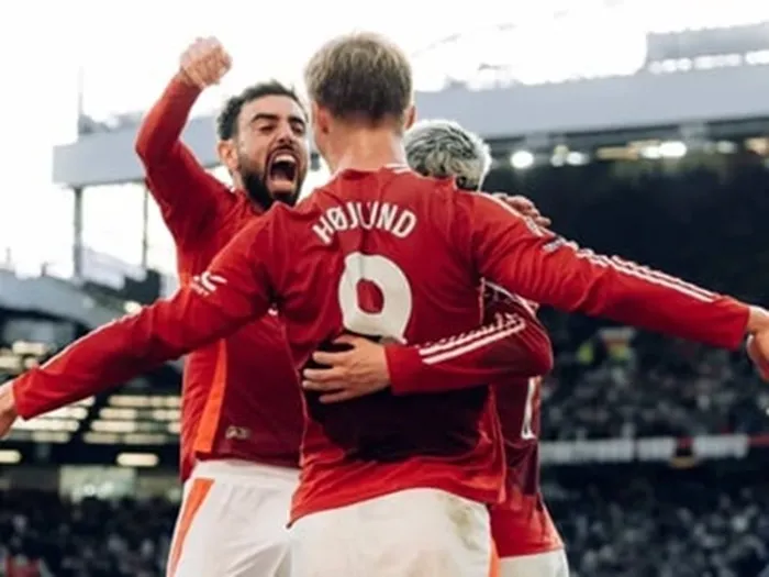 Burnley đe dọa khiến Man United chịu khởi đầu tệ nhất thế kỷ