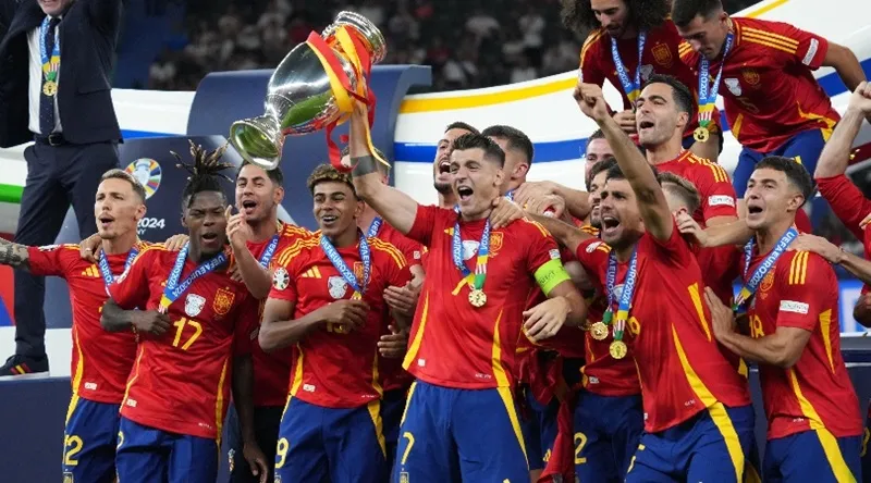 Nhà vô địch châu Âu Tây Ban Nha chính thức bắt đầu hành trình săn tìm danh hiệu World Cup.