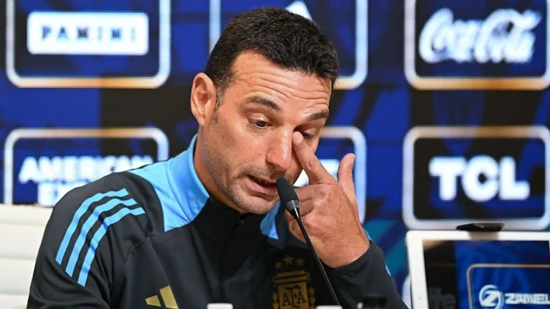 HLV Lionel Scaloni xúc động khi nói về trận sân nhà có thể là cuối cùng của Lionel Messi.