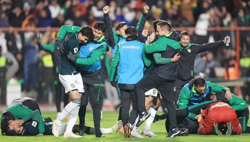 Bolivia hạnh phúc với chiến thắng lịch sử trước Brazil và giành quyền vào vòng play-off liên lục địa.