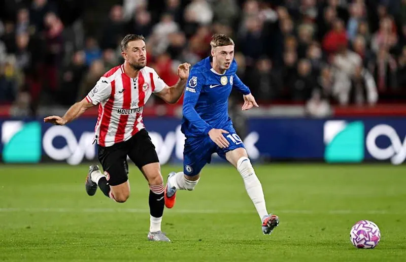 Chelsea bỏ lỡ cơ hội trở lại ngôi đầu bảng khi hòa 2-2 tại Brentford.