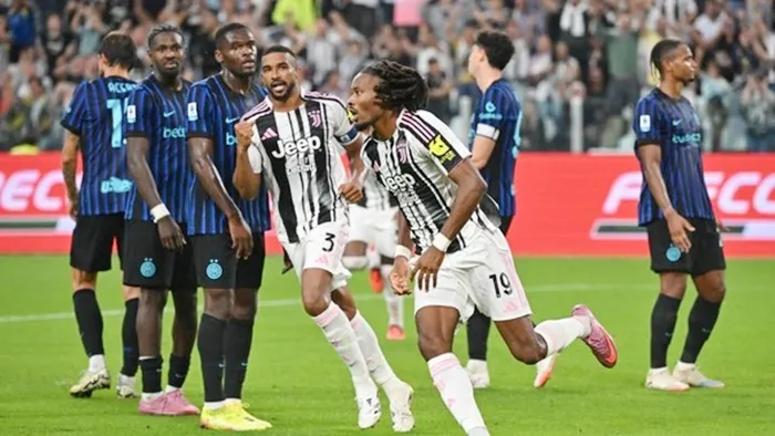 Khephren Thuram mừng bàn thắng giúp Juventus thắng Inter Milan 4-3 trong trận Derby d’Italia kịch tính.