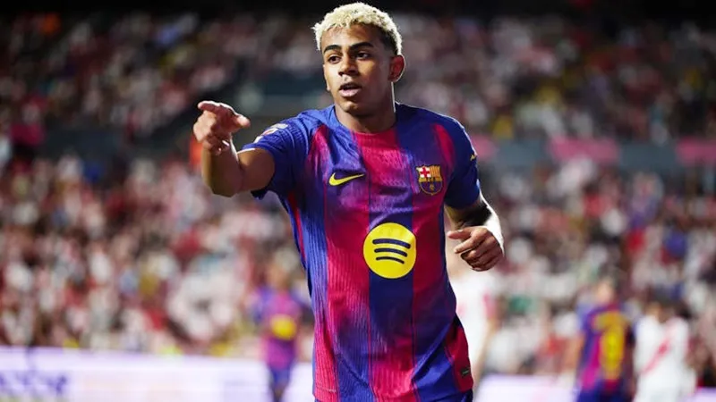 Lamine Yamal vắng mặt khi Barcelona bắt đầu chiến dịch Champions League trên sân Newcastle.