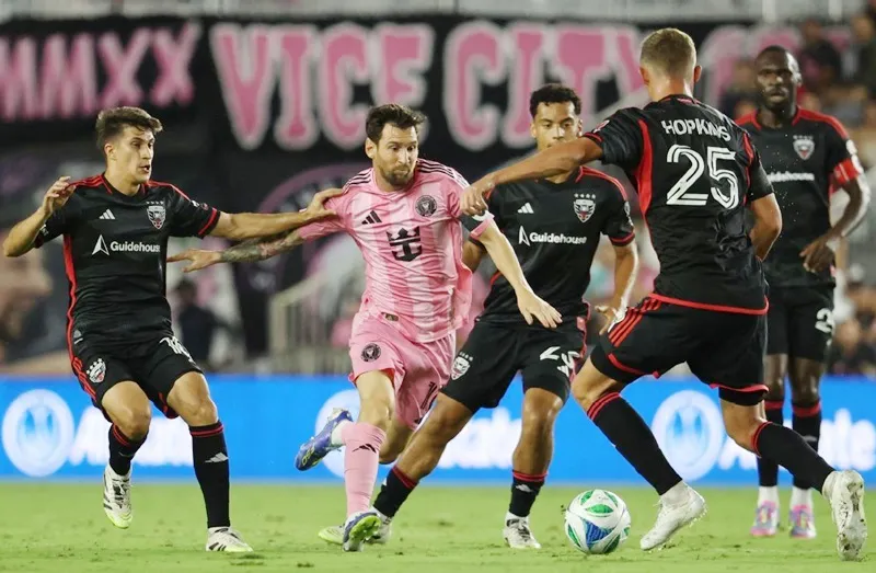 Lionel Messi giúp Inter Miami vững vàng trong cuộc đua giành danh hiệu Supporters Shield thứ 2 liên tiếp.