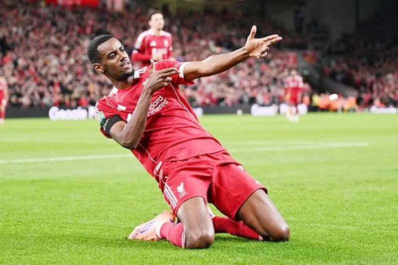 Tiền đạo có giá kỷ lục 125 triệu bảng Alexander Isak đã ghi được bàn thắng đầu tiên cho Liverpool.