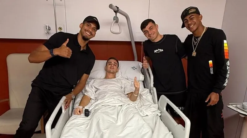 Gavi đã đăng một tin nhắn lạc quan gửi đến người hâm mộ từ giường bệnh.