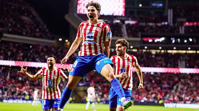 HLV Diego Simeone ca ngợi tiền đạo Julian Alvarez là cầu thủ xuất sắc nhất của Atletico Madrid.