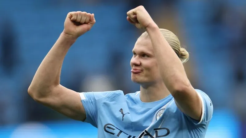 Erling Haaland ghi 2 bàn từ phút 90 trở đi giúp Man.City đè bẹp Burnley 5-1.