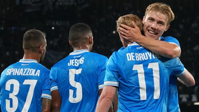 Rasmus Hojlund cho biết anh đang tận hưởng thời gian được sát cánh cùng Kevin De Bruyne.