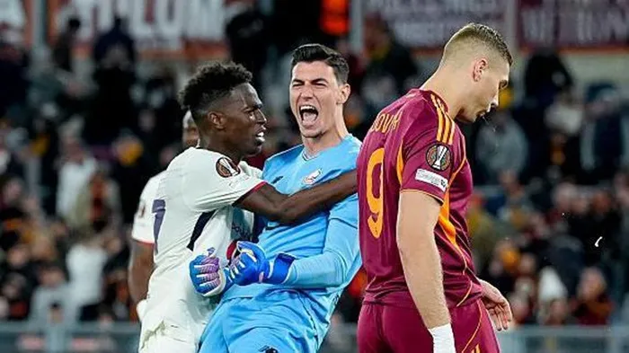 AS Roma thua Lille 0-1 dù họ nhận được 3 cơ hội gỡ hòa từ chấm phạt đền vào cuối trận.