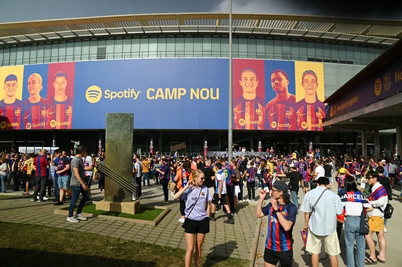 Barcelona trong thông báo mới nhất chưa thể đưa ra thời hạn trở lại sân nhà Spotify Camp Nou.