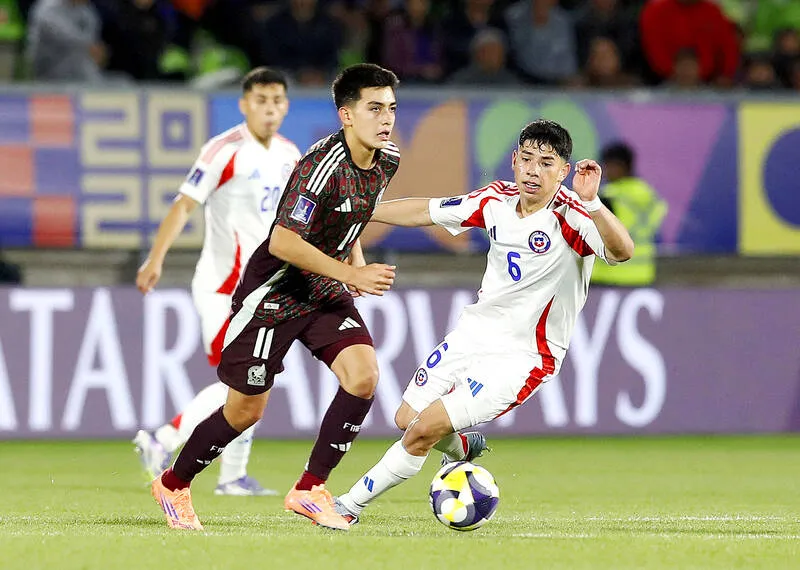 Barcelona và Real Madrid theo dõi sát tài năng mới 17 tuổi Gilberto Mora người Mexico.