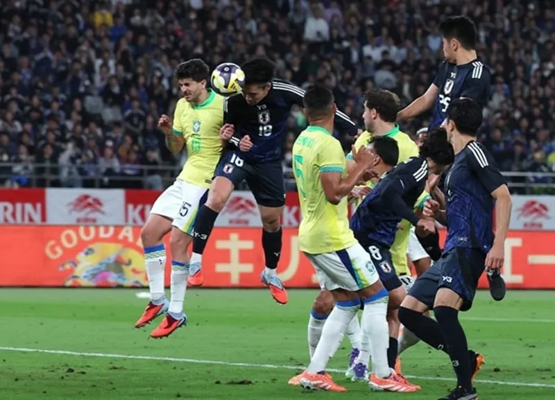 Chiến thắng bất ngờ 3-2 của Nhật Bản trước Brazil đánh dấu một trong những thất bại bất thường nhất trong lịch sử bóng đá lâu đời của đội bóng Nam Mỹ