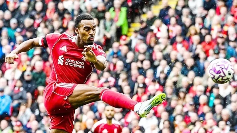 Ryan gravenberch trong màu áo Liverpool