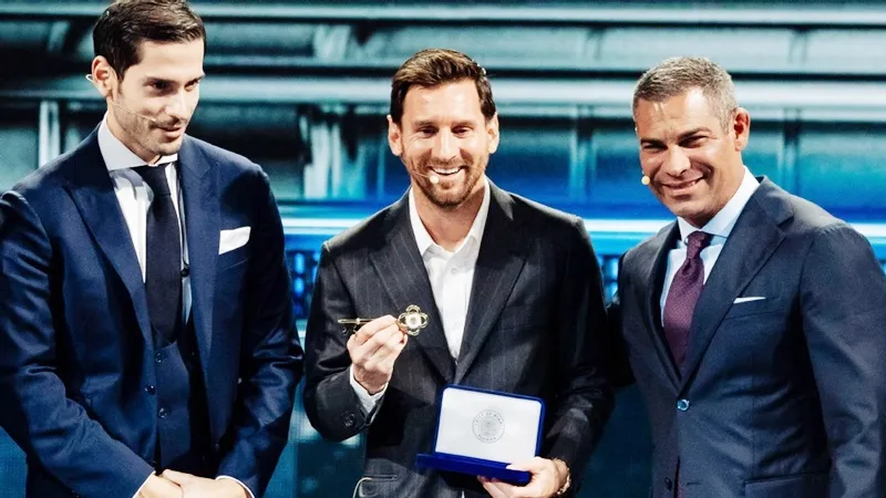 Lionel Messi đã nhận chìa khóa của thành phố Miami từ Thị trưởng Francis Suarez 