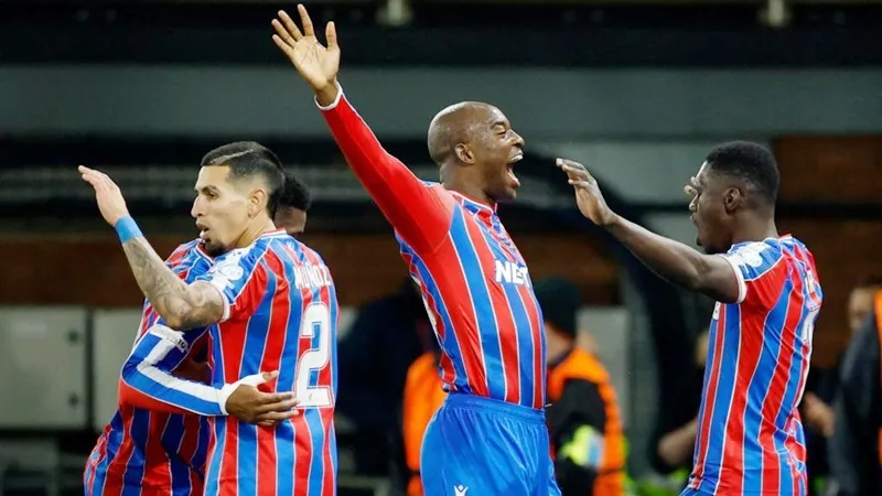 Crystal Palace có một màn trình diễn chuyên nghiệp ấn tượng để đánh bại AZ Alkmaar với tỷ số 3-1.