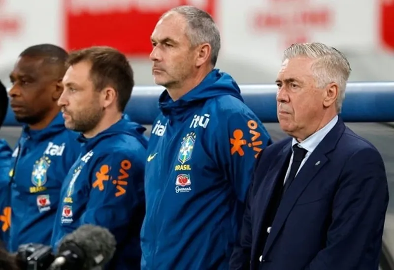 HLV Carlo Ancelotti và ban huấn luyện ở tuyển Brazil