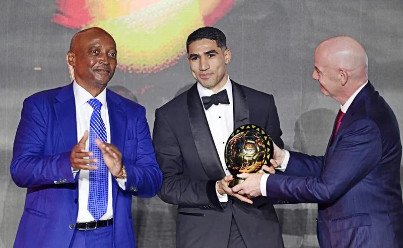Achraf Hakimi giành giải thưởng Cầu thủ xuất sắc nhất châu Phi năm 2025. Ảnh: TimesLIVE