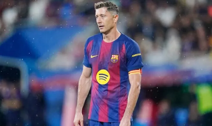 Barcelona yêu cầu Robert Lewandowski ngừng ghi bàn có vẻ nên được xem là lời nói đùa. Ảnh: Football.fr