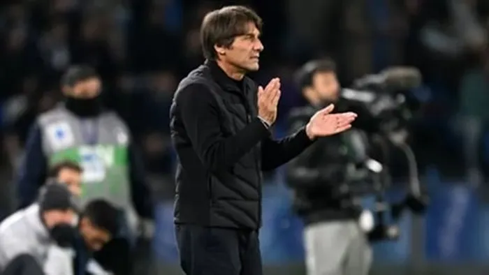 HLV Antonio Conte quyết thắng trong ngày trọng đại của Napoli