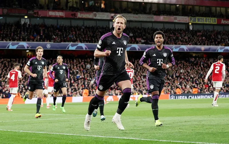 Harry Kane ghi bàn cho Bayern Munich trước Arsenal ở tứ kết Champions League 2023-2024.