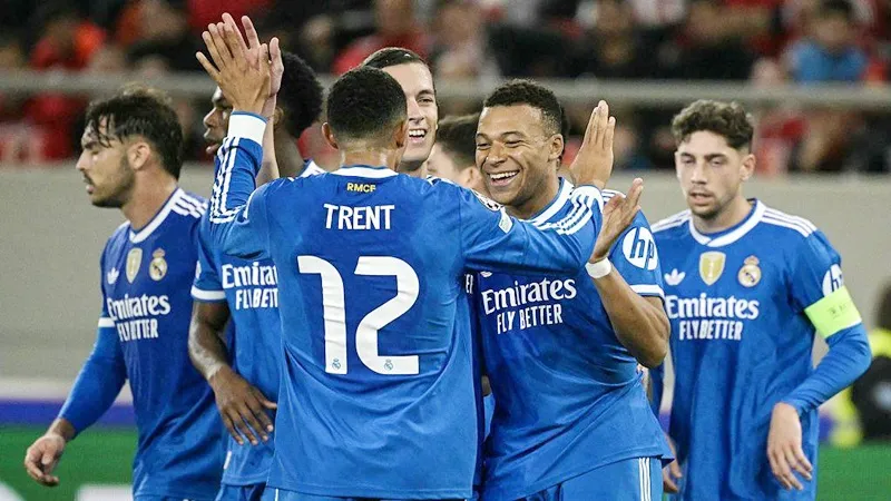 Kylian Mbappe ghi cú ‘poker” đầu tiên của sự nghiệp và lập hat-trick nhanh thứ 2 trong lịch sử Champions League.