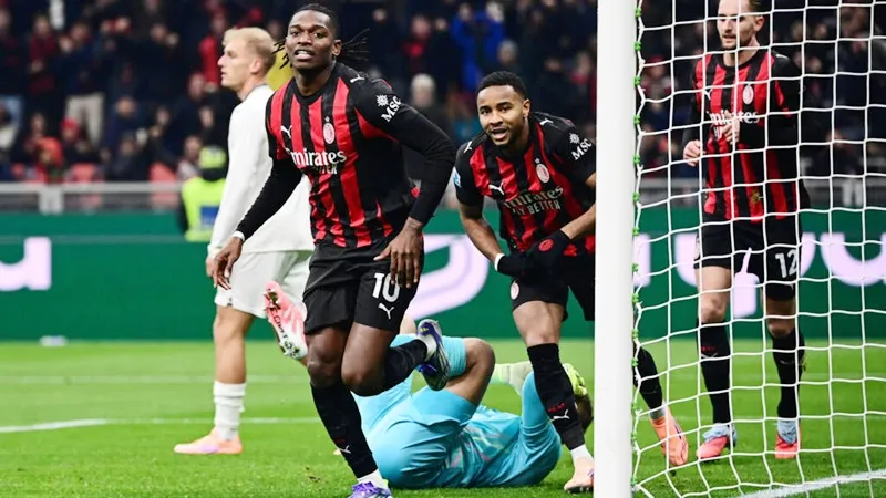 Rafael Leao ghi bàn giúp AC Milan thắng Lazio 1-0 và đưa Rossoneri vươn lên dẫn đầu Serie A.