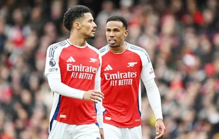 William Saliba (phải) và Gabriel là cặp trung vệ khiến HLV Mikel Arteta an tâm nhất.
