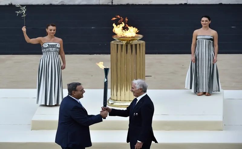 Ngọn lửa giờ đây rời khỏi nguồn gốc Hy Lạp để thắp sáng Thế vận hội Mùa đông 2026. 