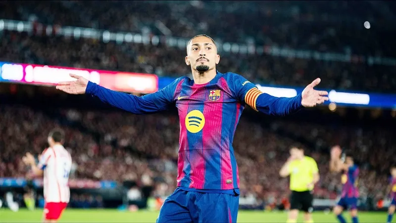 Raphinha khẳng định muốn ở lại Barcelona nhưng năm 2026 có thể là một quyết định phức tạp.