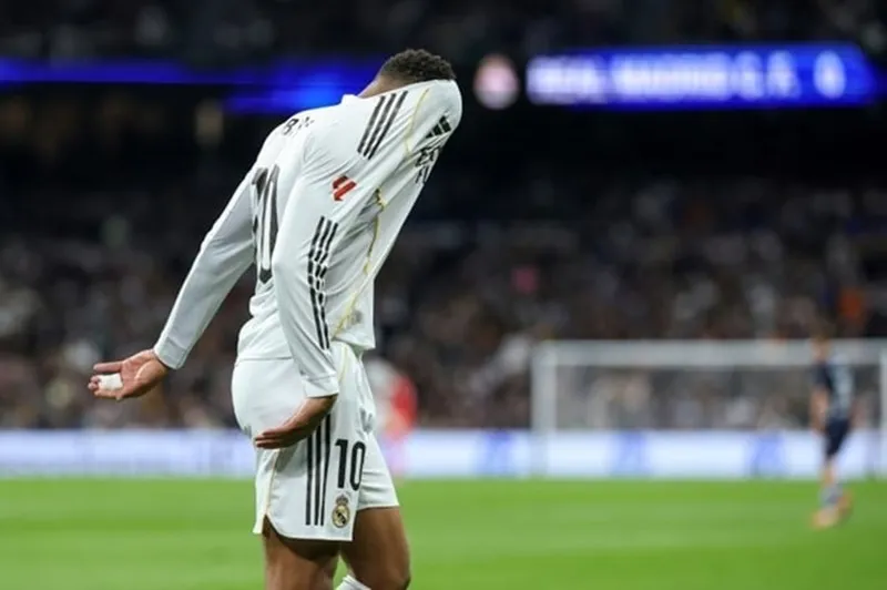 Mbappe sẽ đối đầu Man City với ngón tay bị gãy