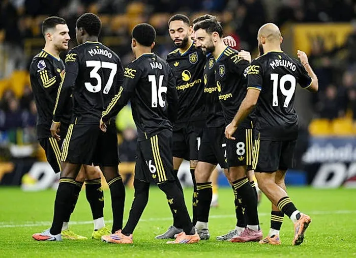 Bruno Fernandes ghi 2 bàn giúp Man.United đánh bại Wolves 4-1 để vươn lên tốp 6 Ngoại hạng Anh.