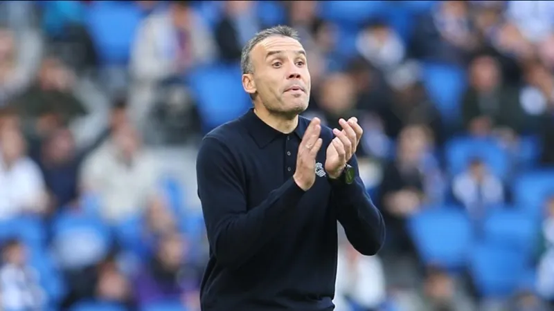 Real Sociedad sa thải HLV Sergio Francisco sau trận thua thứ 3 liên tiếp tại La Liga.