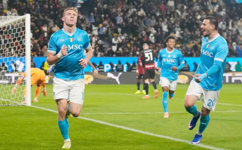Rasmus Hojlund kiến tạo và tự mình ghi bàn giúp Napoli đánh bại AC Milan 2-0 để vào chung kết Siêu cúp Italy.