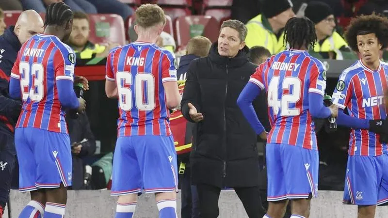 HLV Oliver Glasner và Crystal Palace thấy lịch thi đấu dày thêm vì phải đá play-off.