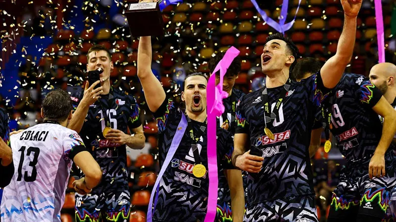 Sir Sicoma Monini Perugia vô địch trong cả 3 lần tham dự Giải vô địch bóng chuyền nam cấp CLB thế giới.