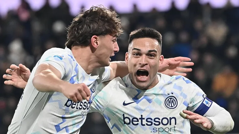 Inter Milan giữ vững vị trí dẫn đầu Serie A vào Chủ nhật sau khi đánh bại Atalanta 1-0.