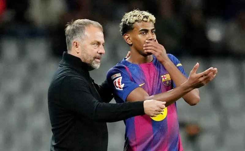 HLV Hansi Flick được biết không quá lo lắng về nguy cơ vắng mặt của Lamine Yamal.