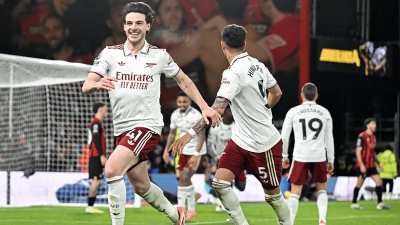Declan Rice truyền cảm hứng giúp Arsenal ngược dòng thắng 3-2 tại Bournemouth.