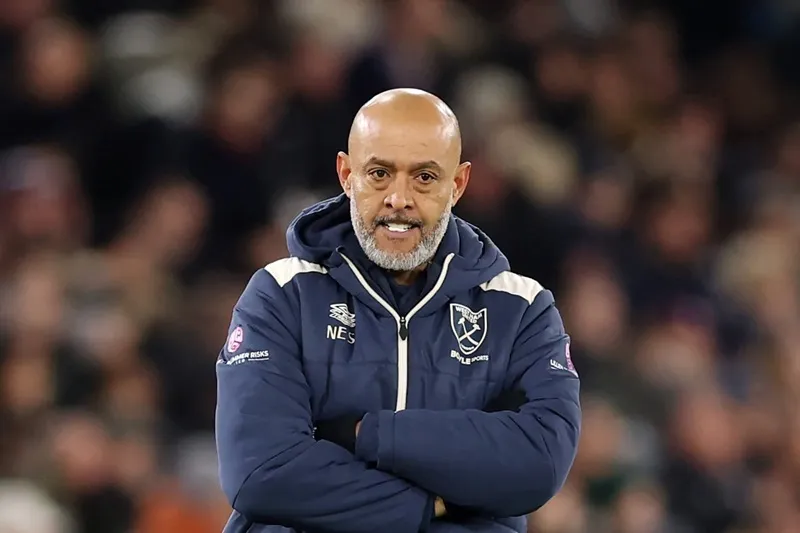 HLV Nuno Espirito Santo thừa nhận cảm thấy xấu hổ sau khi West Ham thua thảm hại 0-3 trước Wolves.