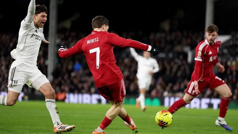 Florian Wirtz mở tỷ số trong vị trí mập mờ việt vị