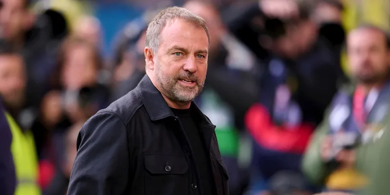 HLV Hansi Flick quyết tâm bảo vệ danh hiệu đầu tiên mà ông giành được cùng Barcelona.