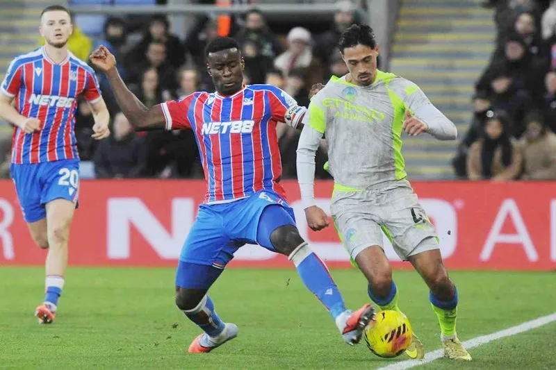 Marc Guehi khi cùng Crystal Palace đối đầu Man.City ở lượt đi mùa giải này.
