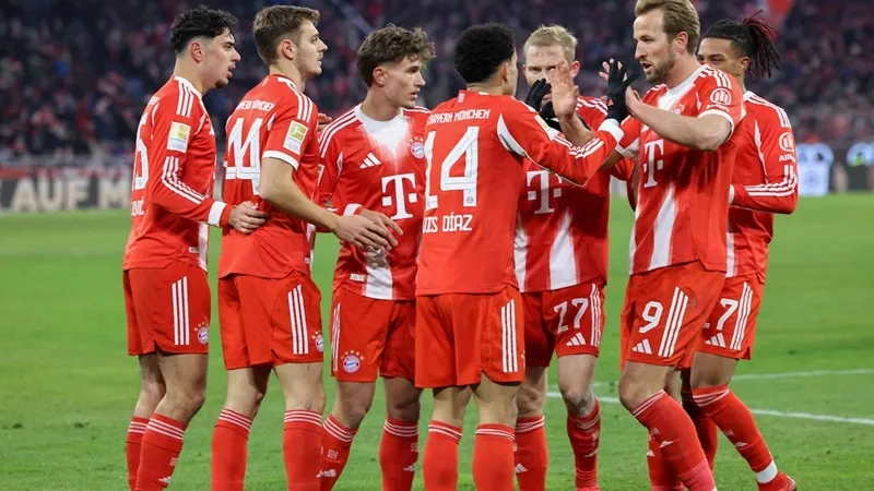 Bayern Munich khởi đầu năm mới bằng chiến thắng hủy diệt 8-1 trước Wolfsburg.